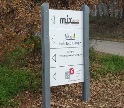 SUMIA panneau totem en plastique